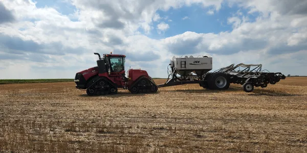 Dynasty Series strip-till bar